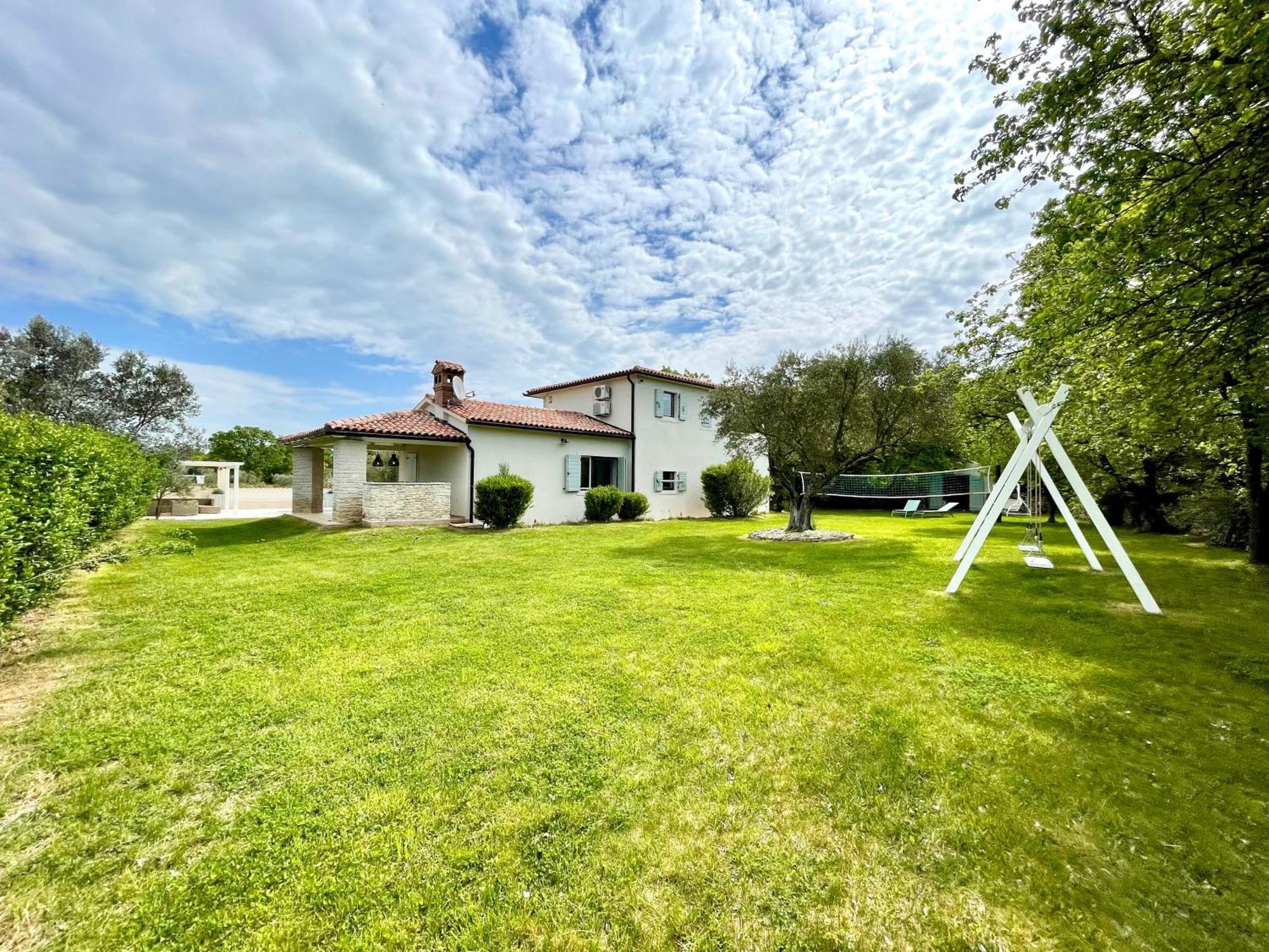 Luxury Villa In Istria - 9,000 Sqm Private Estate With Pool & Sauna, 15 Min To Sea, Near Fazana, 3 Bedrooms Jursici Exterior photo