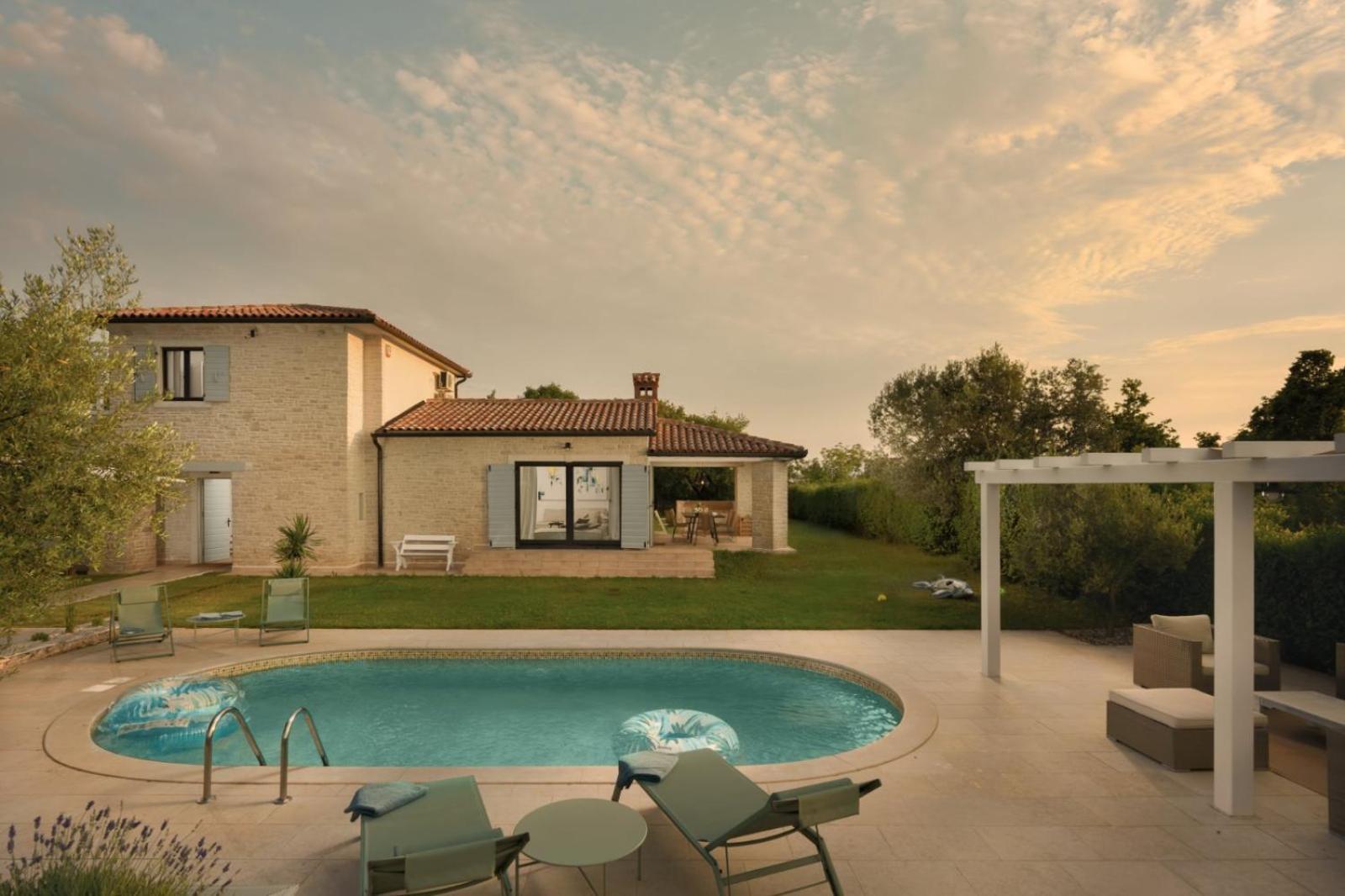 Luxury Villa In Istria - 9,000 Sqm Private Estate With Pool & Sauna, 15 Min To Sea, Near Fazana, 3 Bedrooms Jursici Exterior photo