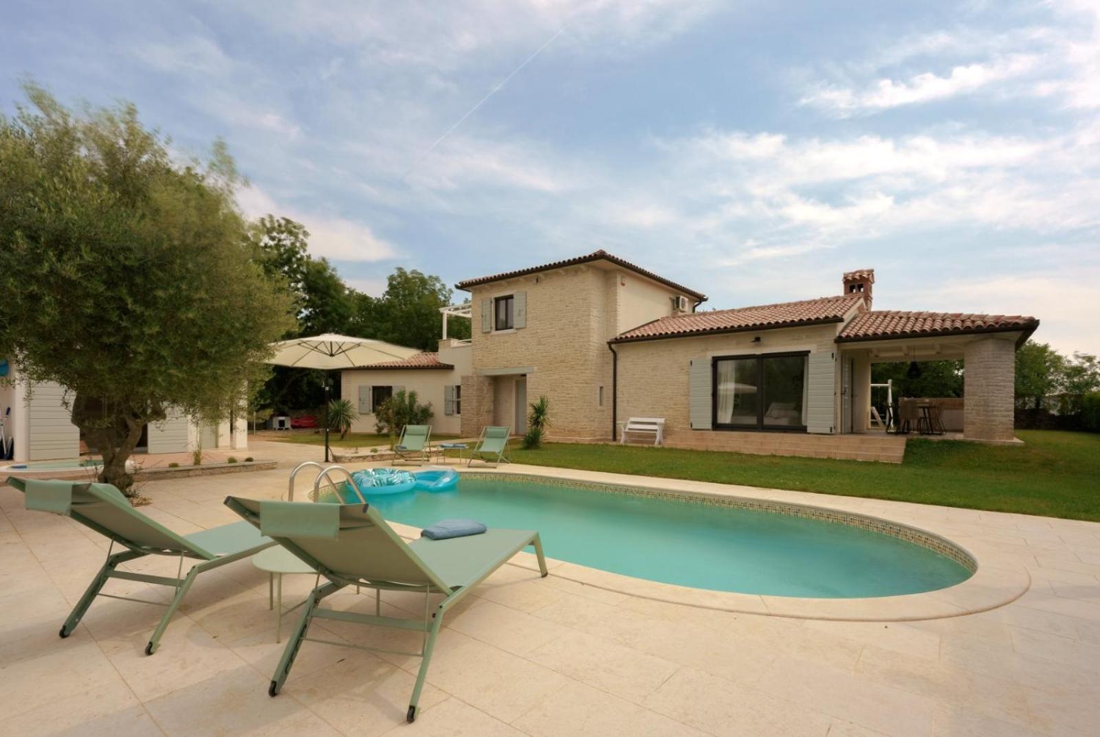 Luxury Villa In Istria - 9,000 Sqm Private Estate With Pool & Sauna, 15 Min To Sea, Near Fazana, 3 Bedrooms Jursici Exterior photo